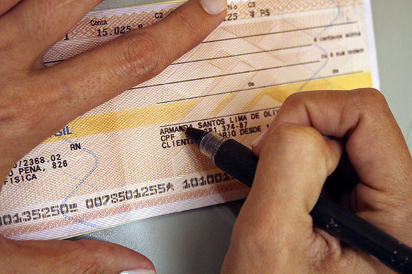 Cheque especial com juros altos e como evitar essa dívida