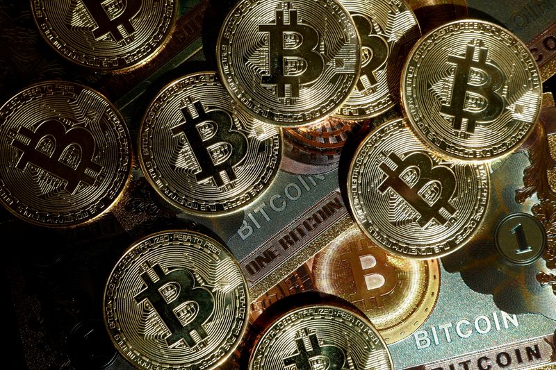 Bitcoin e blockchain — moeda digital descentralizada